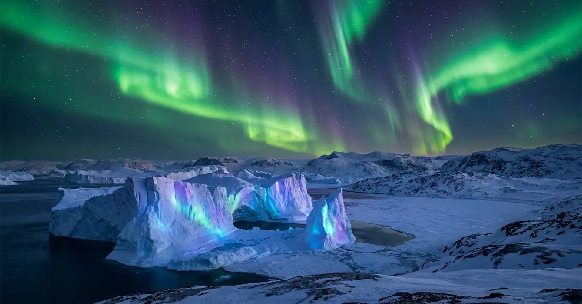 Vibrant northern lights over Ilulissat Icefjord in Greenland during the best time to visit in 2026