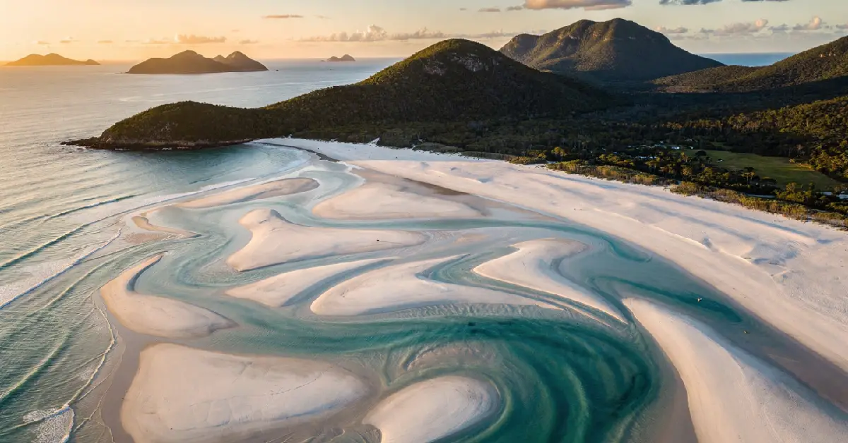 most beautiful beaches in the world Whitehaven Beach silica sand turquoise patterns