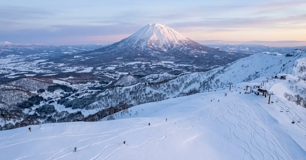 Best date to ski Niseko – deep powder on January slopes with Mount Yotei